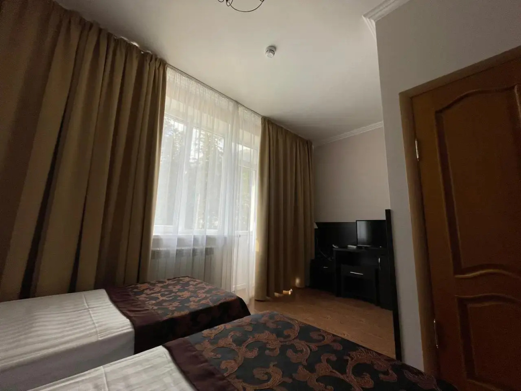 Double room with balcony and with mountain view (full double bed)