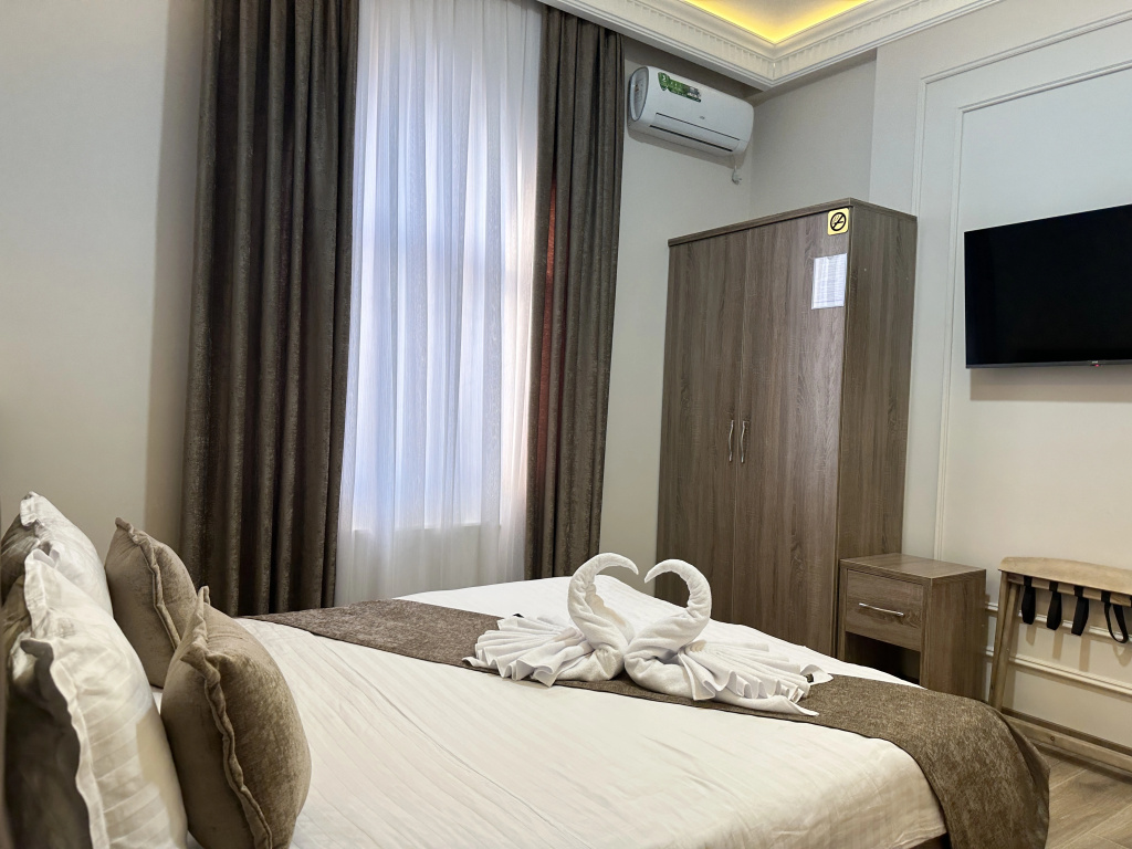 Double Suite (full double bed)