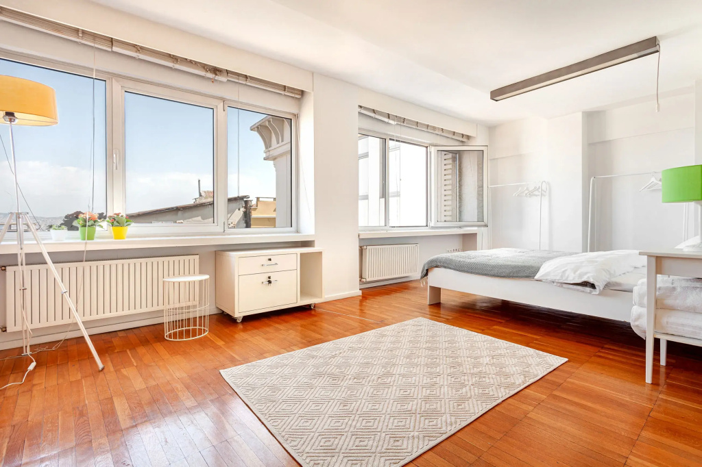 Апартаменты Spacious 3-Bedroom with Galata Tower & Bosphorus View — фото
