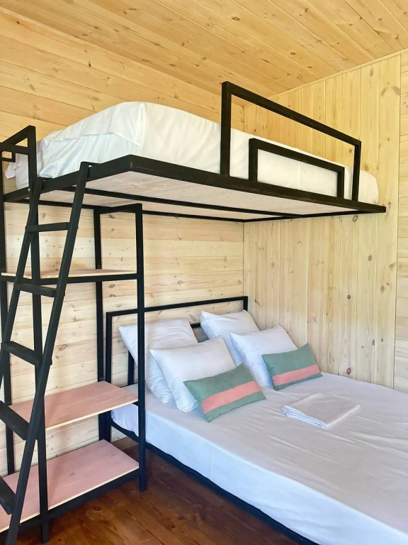 Шестиместный семейный номер Superior с балконом в Manresa family resort