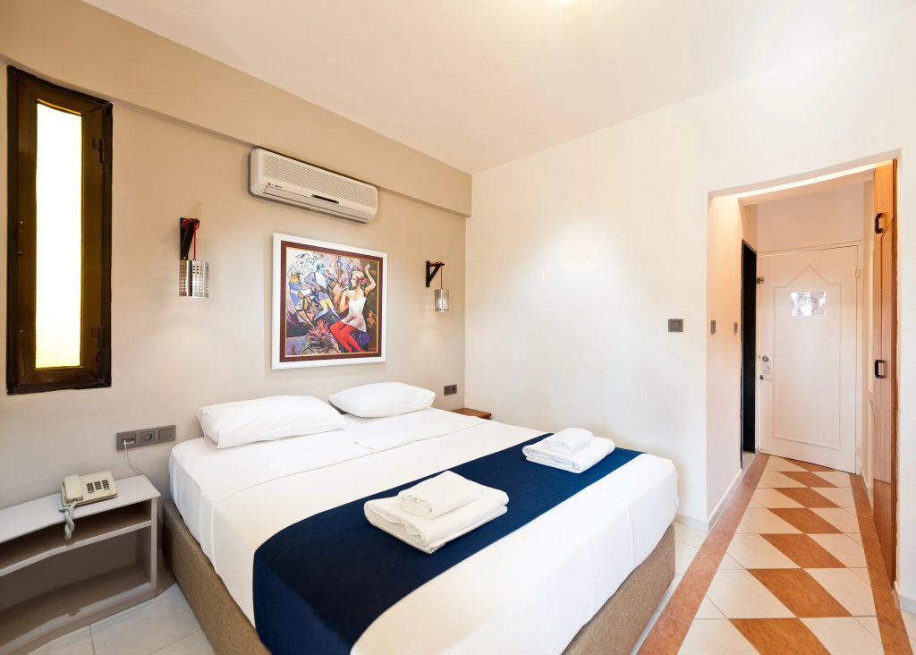 Deluxe Double room with balcony and with view (full double bed)