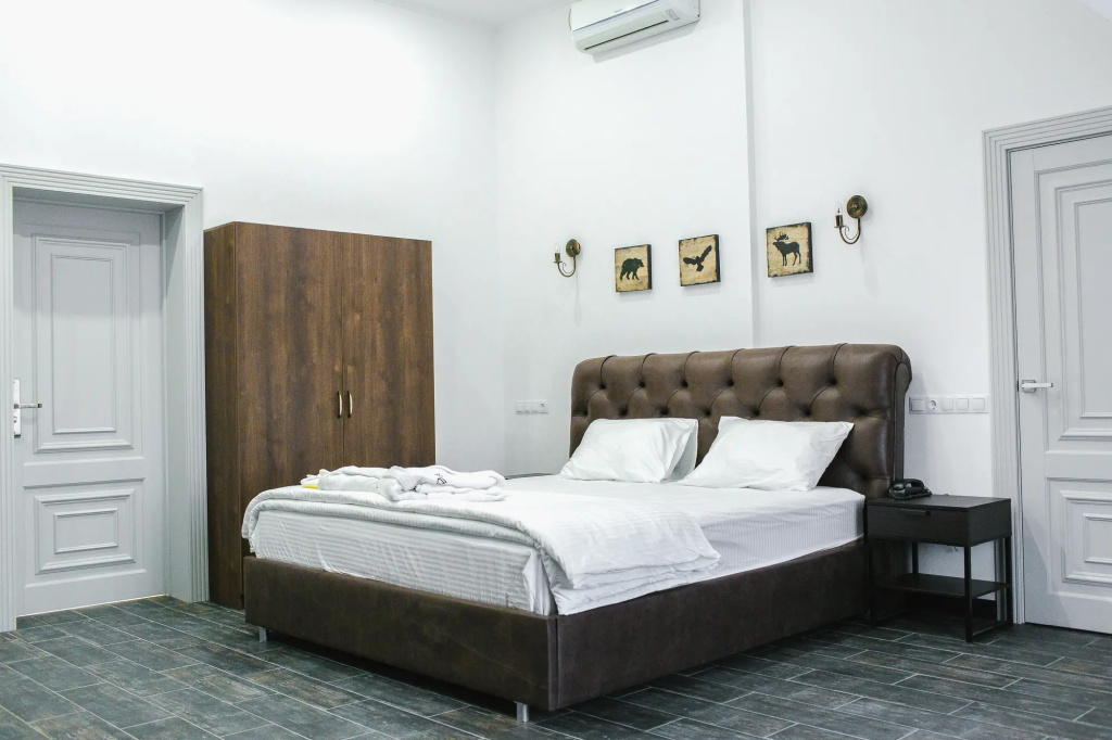 Double Suite (full double bed)