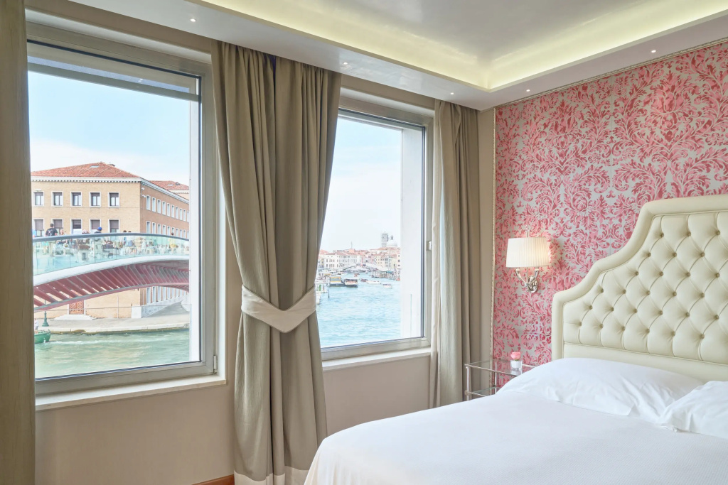 Deluxe with Grand Canal view Double room (full double bed)