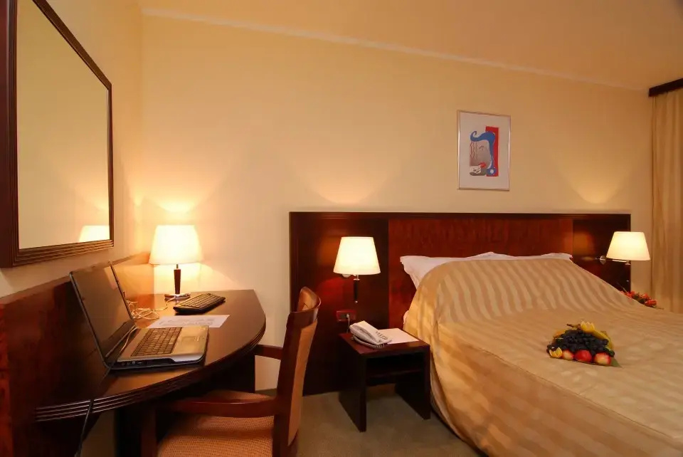 Standard Double room with partial sea view (full double bed)