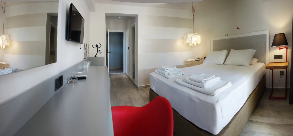 Premium Double room with garden view (full double bed)