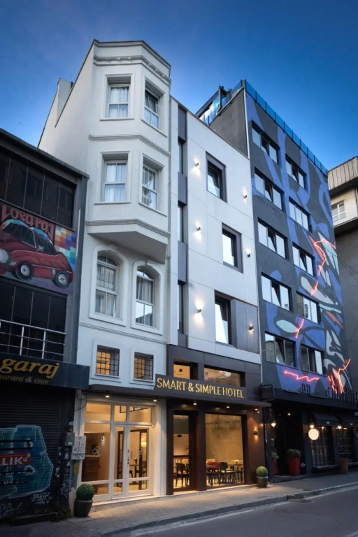 Smart and Simple Hotel Karakoy — фото