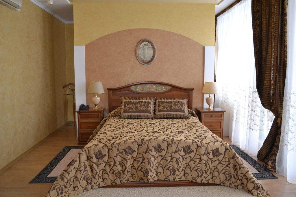 Presidential Double Suite with balcony and with view (full double bed)