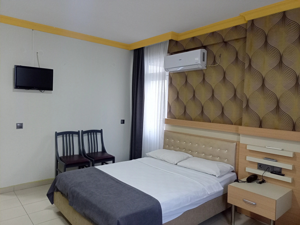 With a french bed Double room with balcony and with mountain view (full double bed)