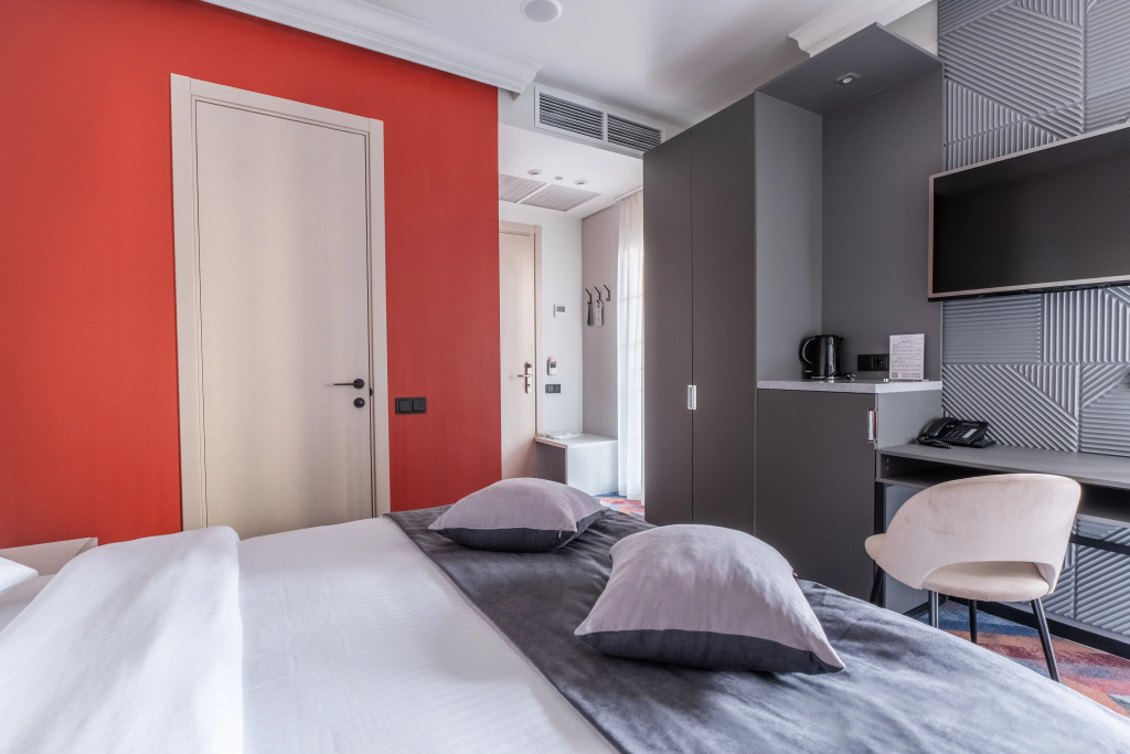 Spektrcity Taganskaya Hotel Room Type - Comfort Double room with balcony and with city view full double bed