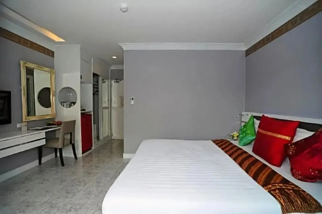 Deluxe Double room (full double bed)