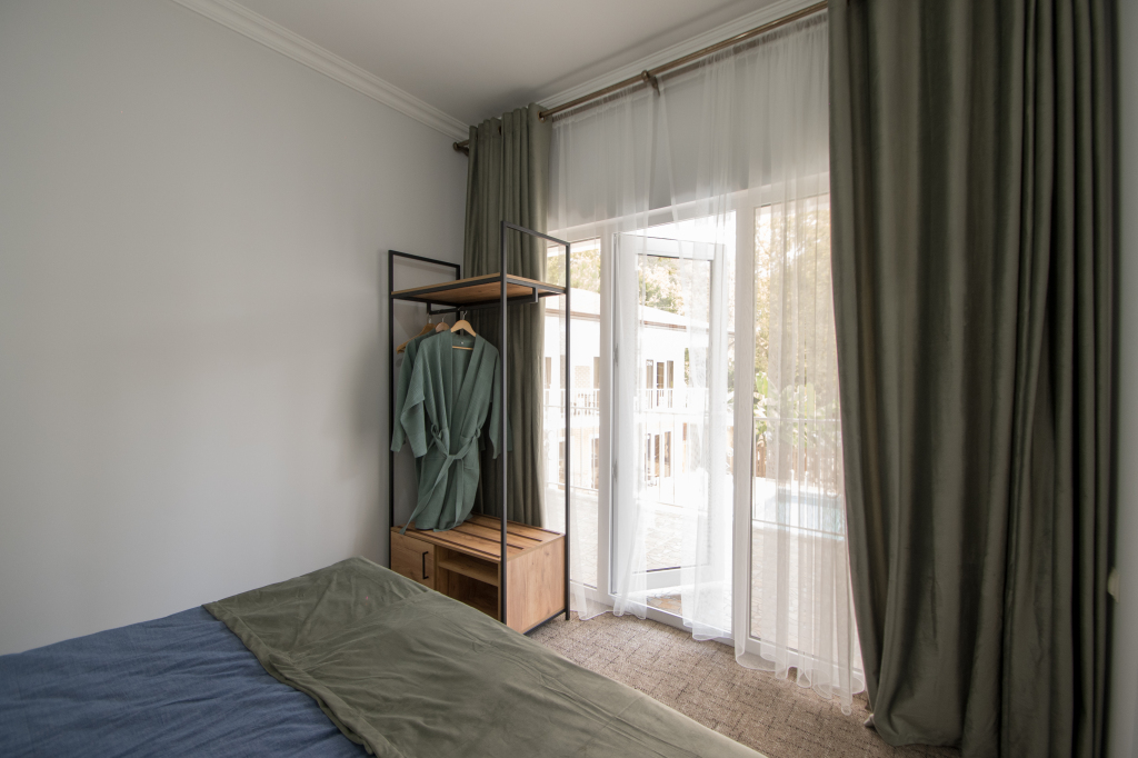 Двухместный номер Classic с видом на внутренний двор двуспальная кровать в Rodnik village&SPA