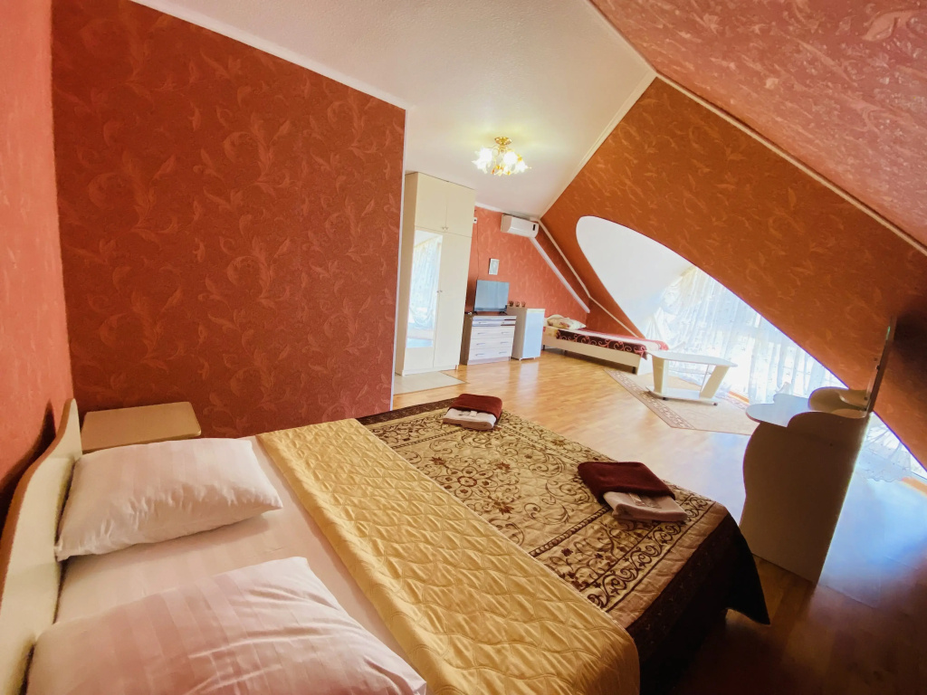 Economy Triple room with view