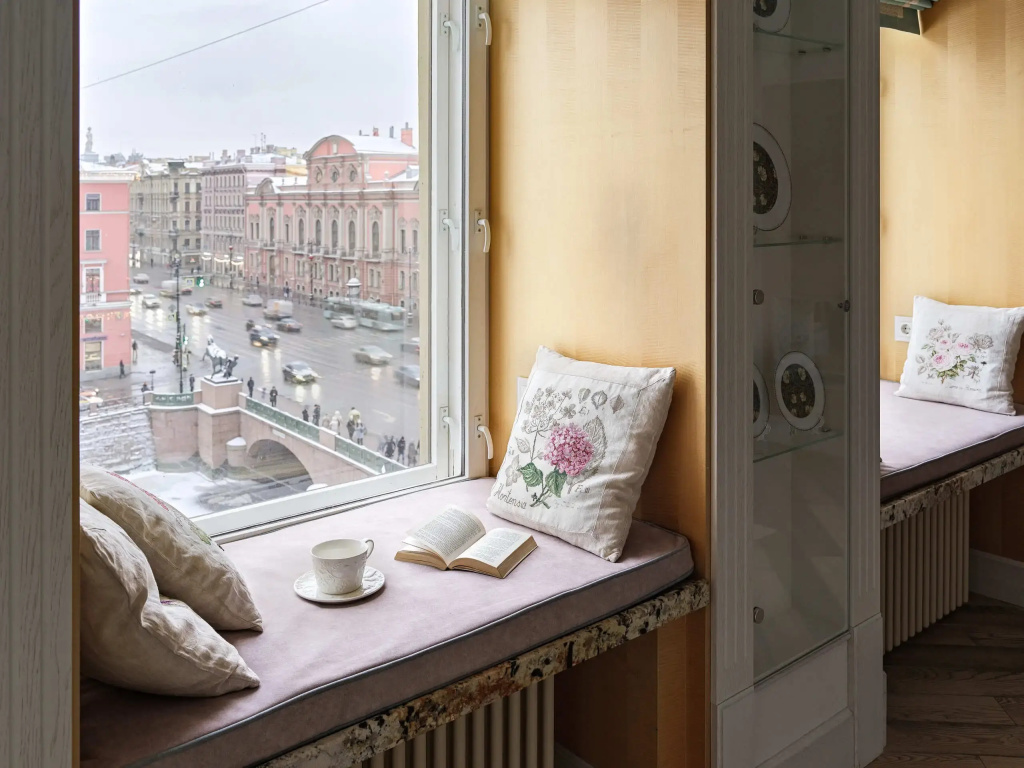 Апартаменты Minin Apartments 3 этажа с башней, балконом и панорамным видом на Аничков мост 170 кв.м. — фото