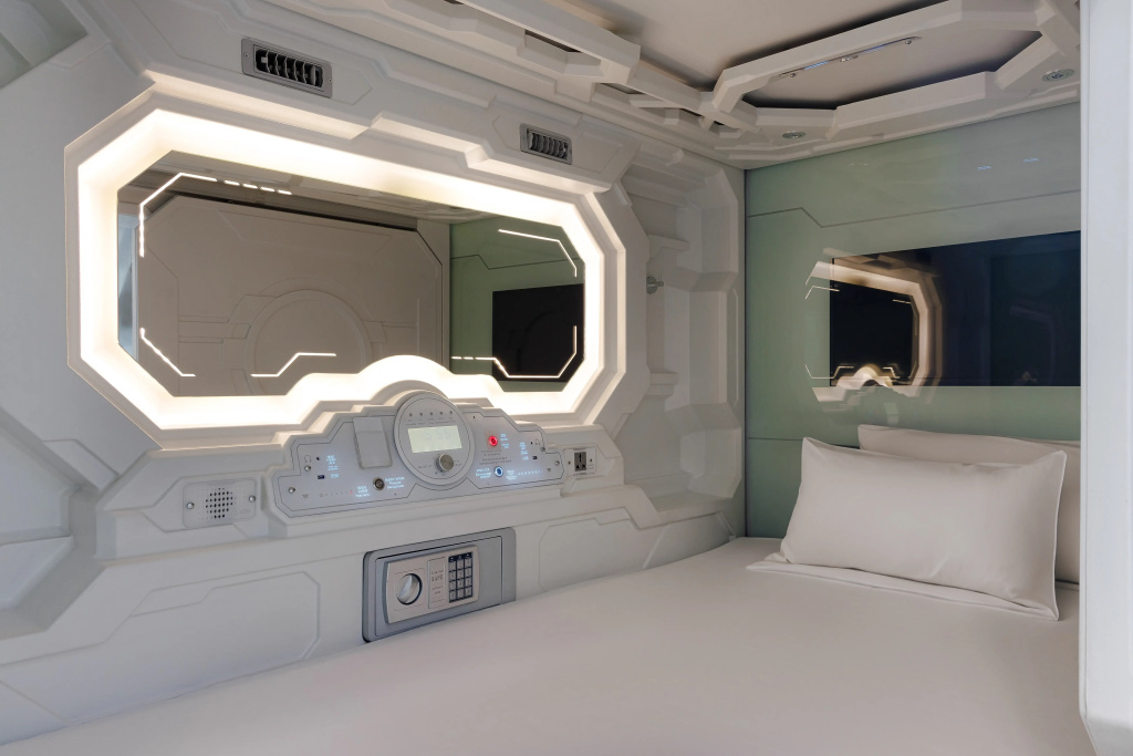 Superior Capsule