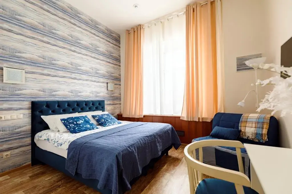 Blue Double room (full double bed)