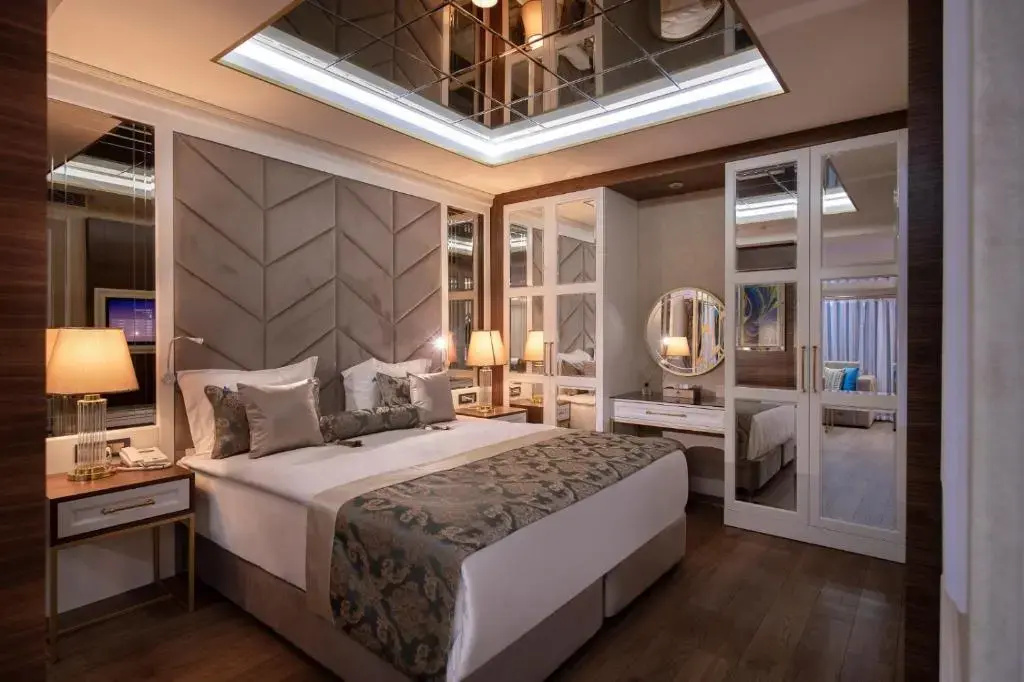 Jacuzzi Double Junior Suite (full double bed)