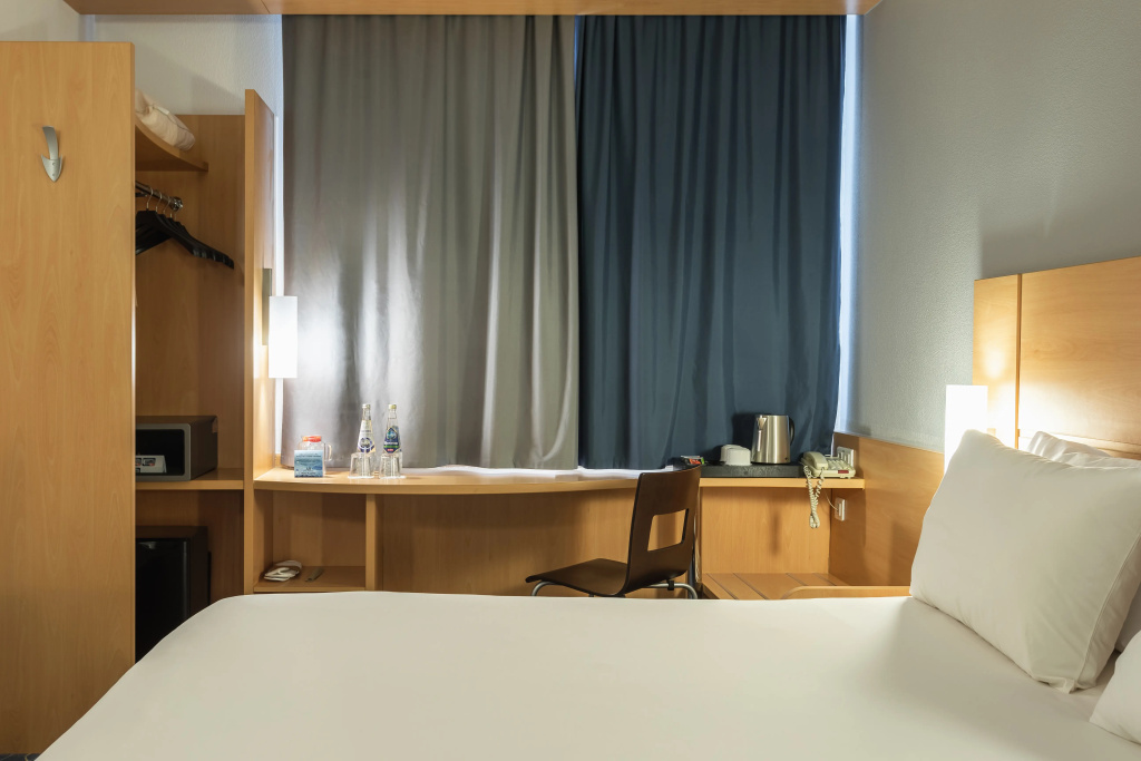 Premium Double room with river view (full double bed)