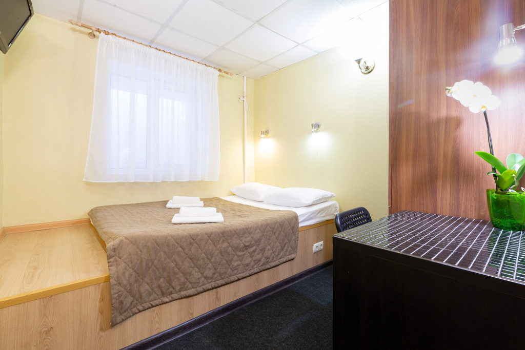 Kashirskiy Mini-Hotel Room Type - Double Basement room full double bed