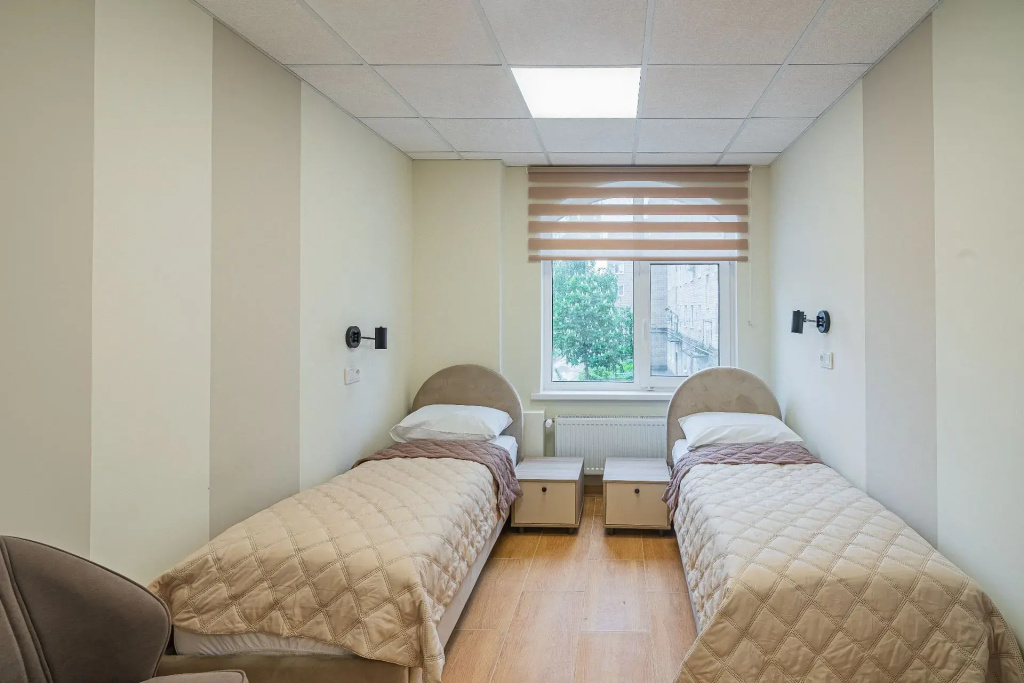 2 Bedrooms Standard Family room with city view