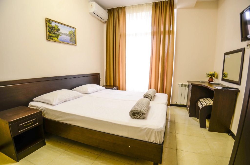 Deluxe Double room with balcony (full double bed)