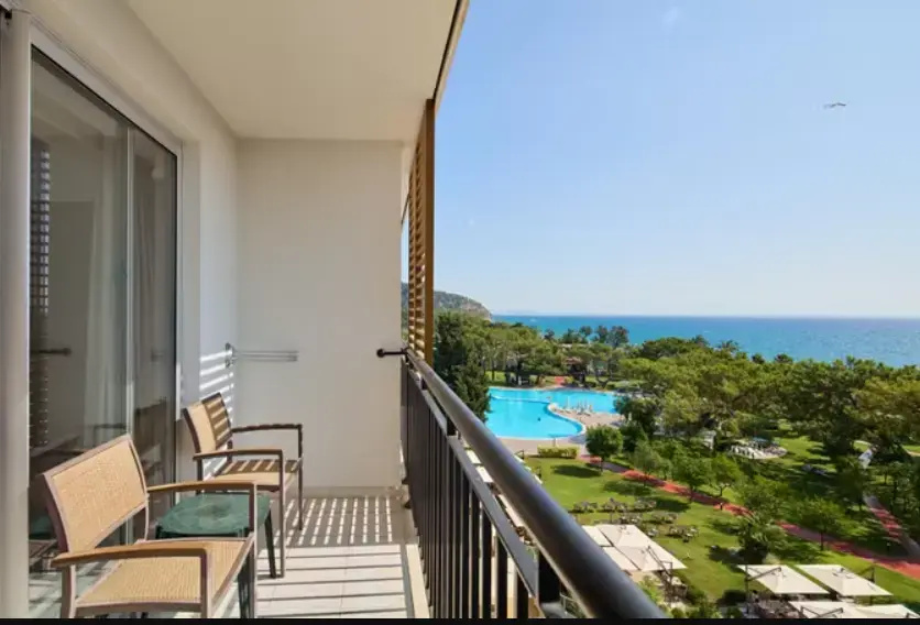 Classic Double room with balcony and with sea view full double bed