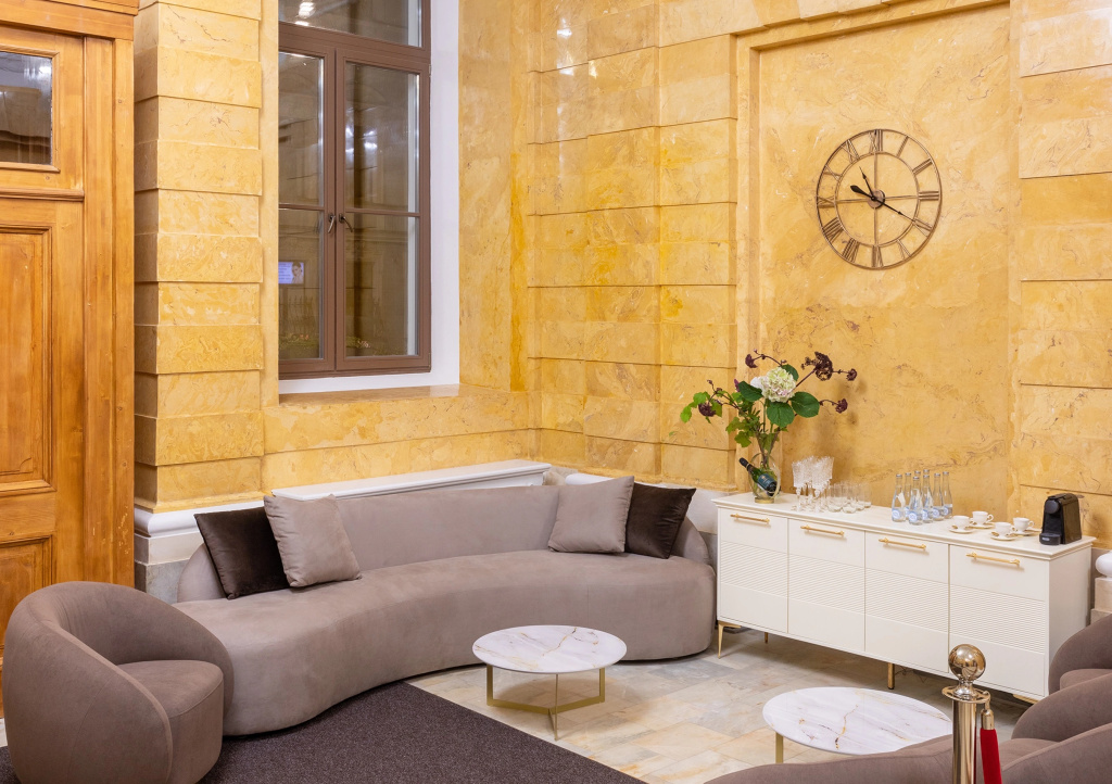 Lobby & Reception