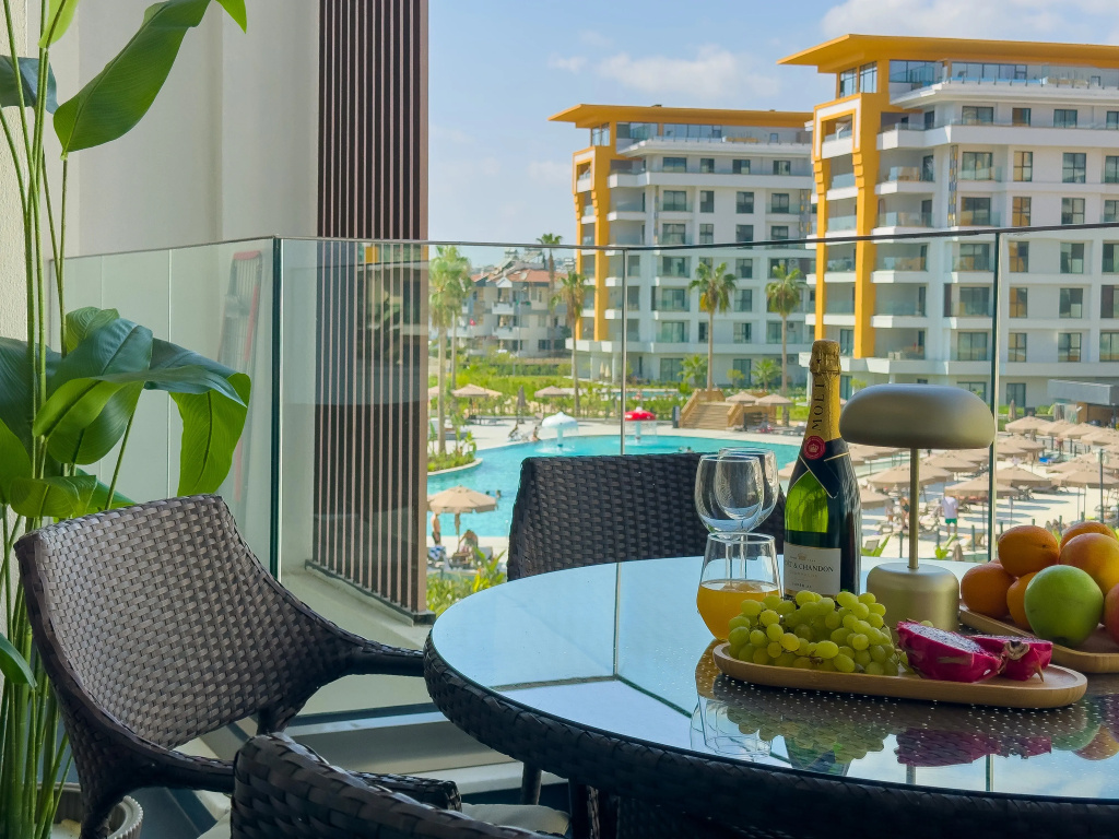 1+1 V Kompleksе Azura World D S Sobstvennym Plyazhem Apartments