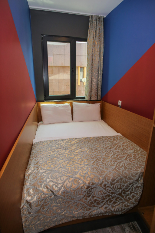 Economy room