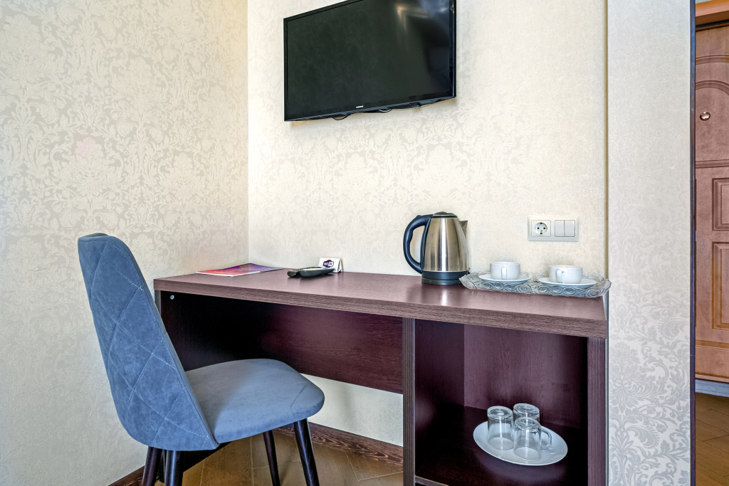 Полулюкс с 2 комнатами с балконом и с видом на море в Лучезарный