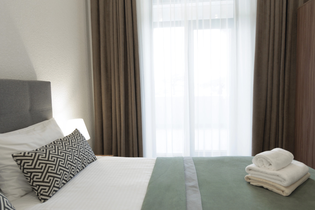 Двухместный номер Стандарт с балконом и с видом на море двуспальная кровать в Нарт