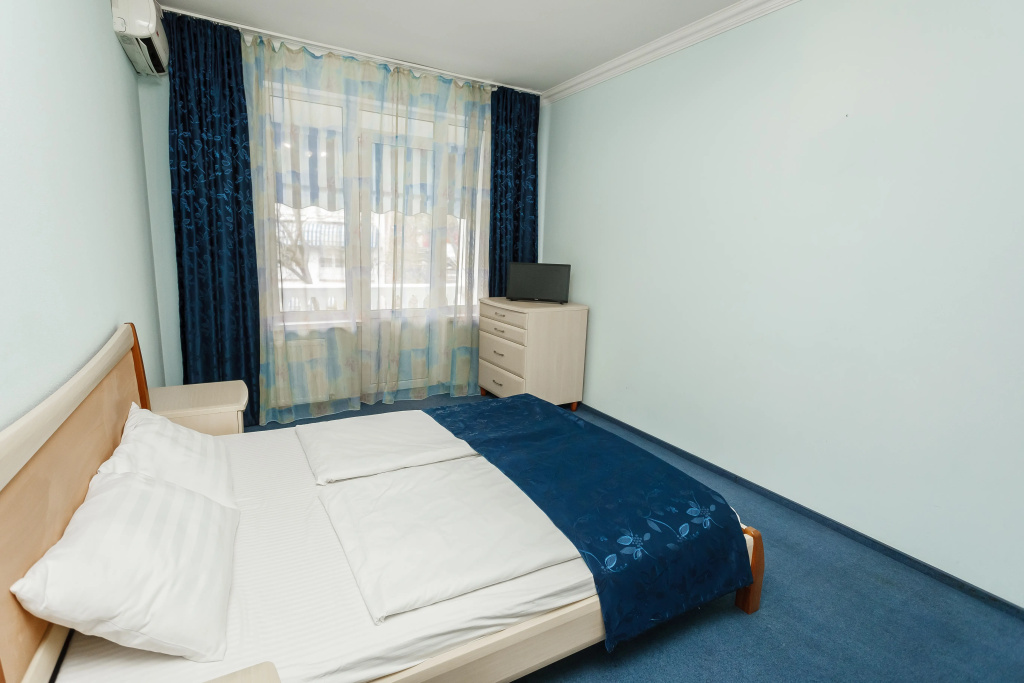 Classic Double room (full double bed)