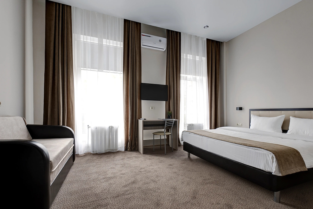 Superior Double room with city view (full double bed)