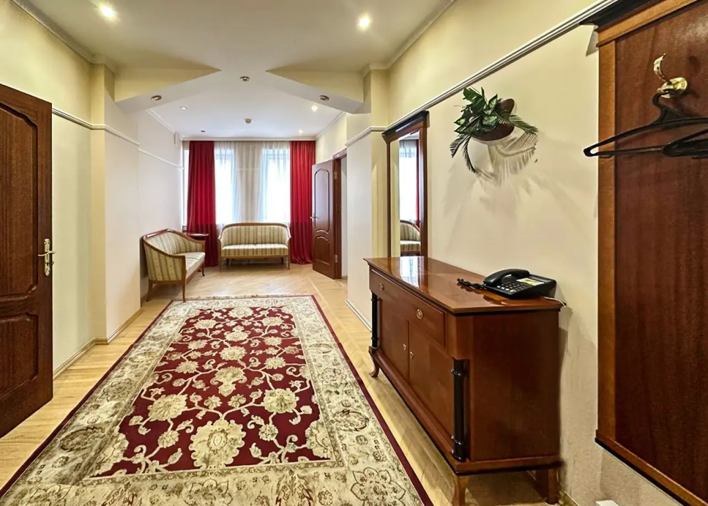 Lobby & Reception