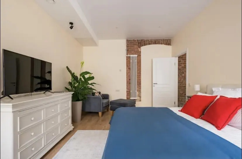 Апартаменты Loft Apartment в центре города — фото