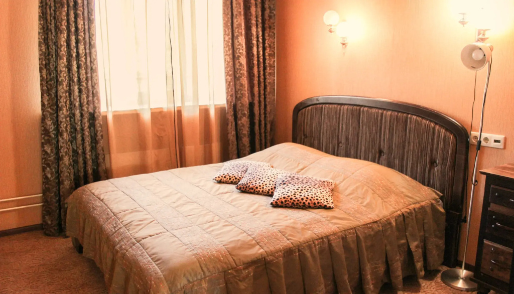 Double Suite full double bed