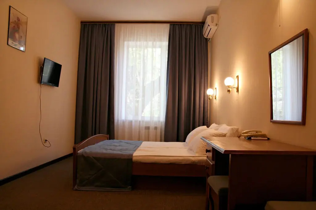 Double Suite full double bed