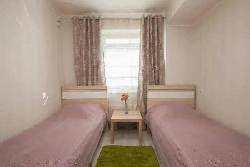 Kvartirov`-Vzletka Room Type - Standard No.3 Double room with city view twin beds