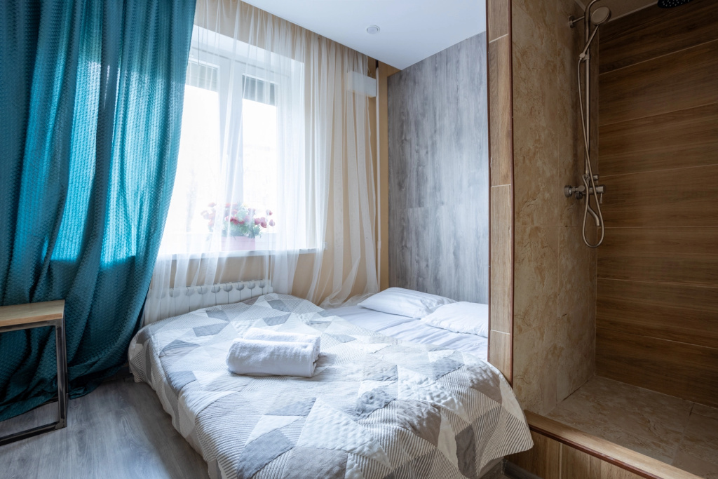 Blue V2 Double room with park view (full double bed)