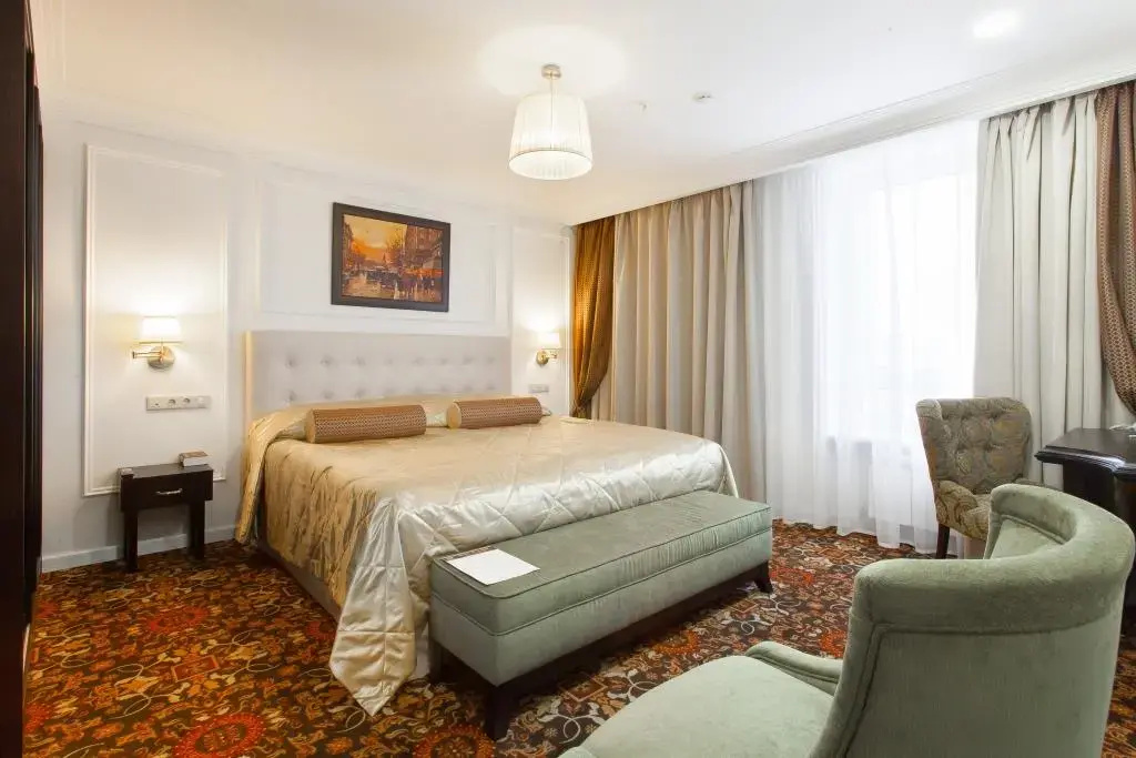 Hotel Continental Room Type - Double Suite with view full double bed