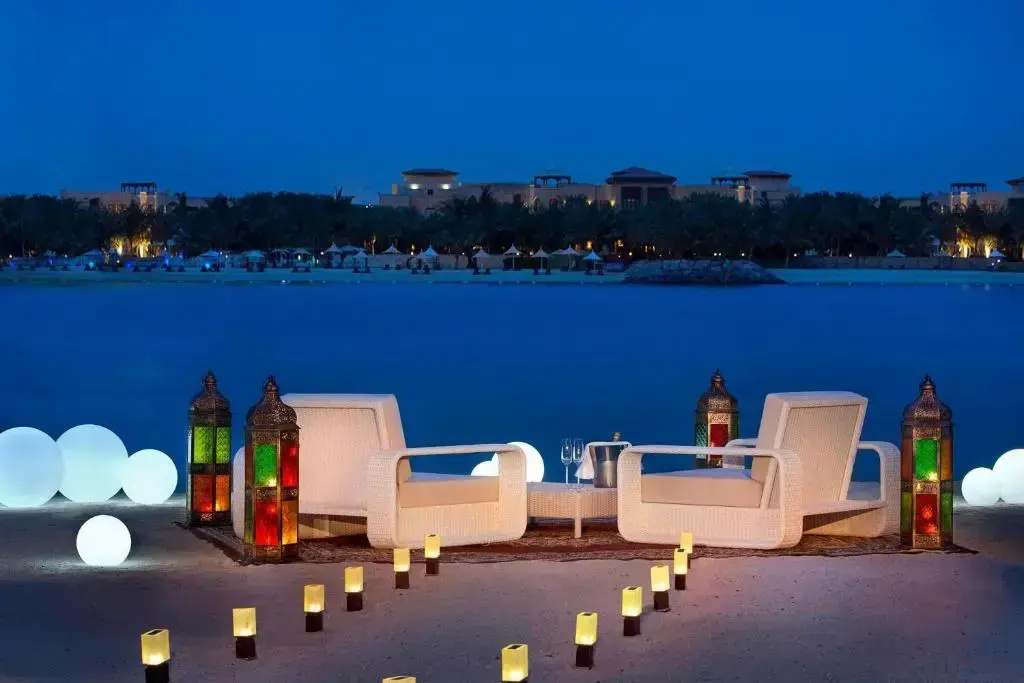 The Ritz-Carlton Abu Dhabi, Grand Canal Hotel - Général
