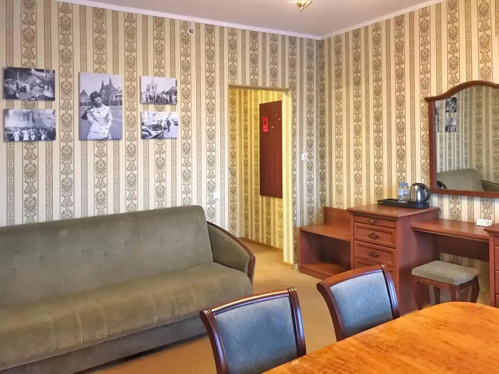 Moskva Hotel Room Type - Moscow Soviet Double Suite Neva View full double bed