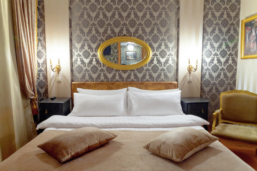 Moskva Hotel Room Type - Imperial Double Business Suite Neva View full double bed