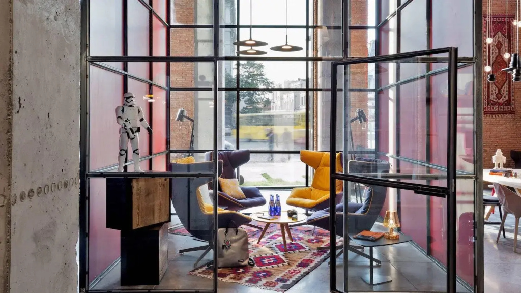 Lobby & Reception