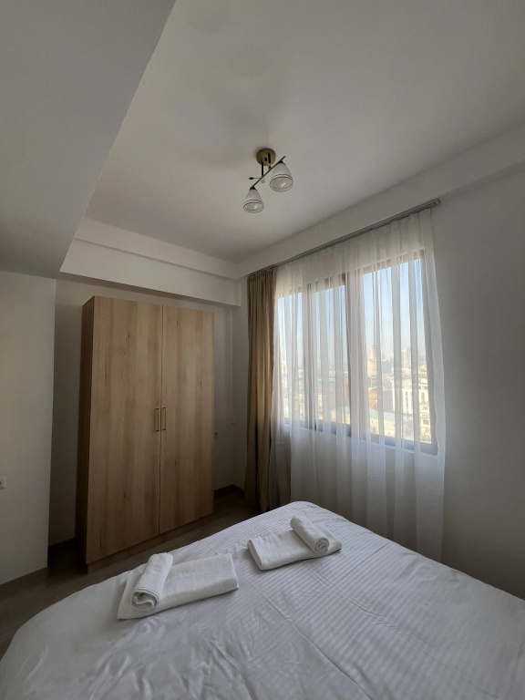 Квартира A two-bedroom apartment with a living room and a balcony in the city center. — фото