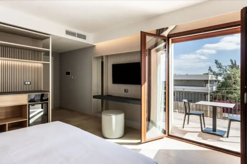 Deluxe room with sea view