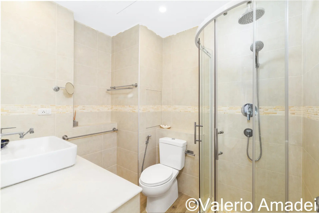 Люкс с 2 комнатами с балконом и с красивым видом из окна в Апартаменты OMNIA  Phuket - Waterfront Karon