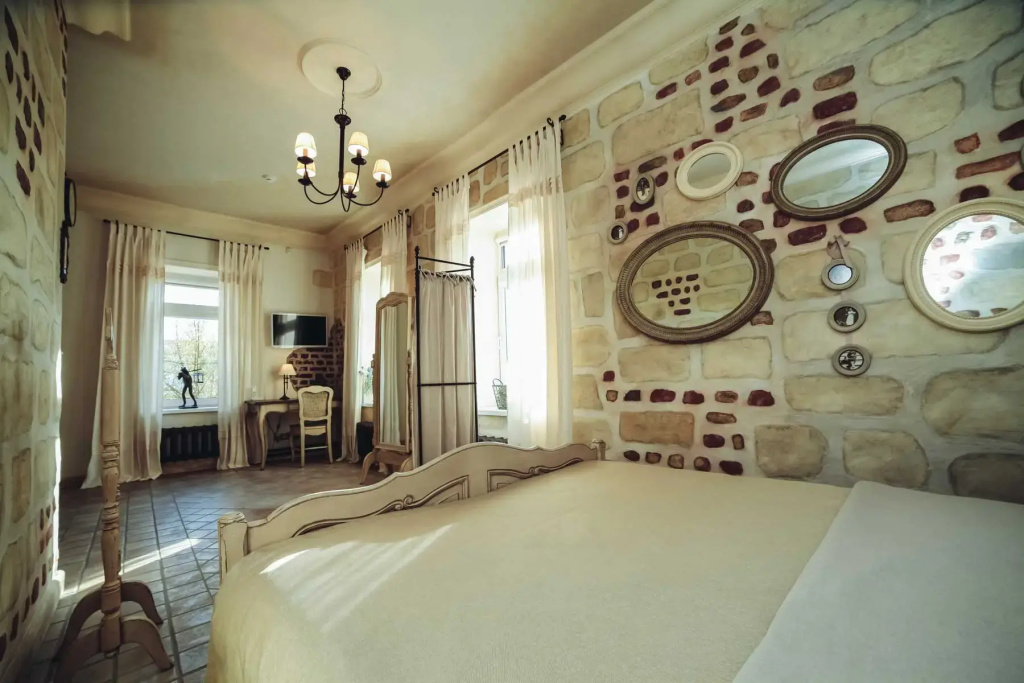Living quartes Iris Room Type - Deluxe Double room full double bed