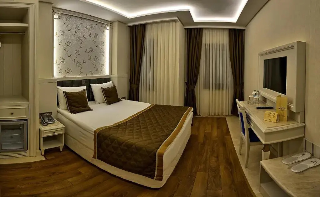 Deluxe Double room with view (full double bed)