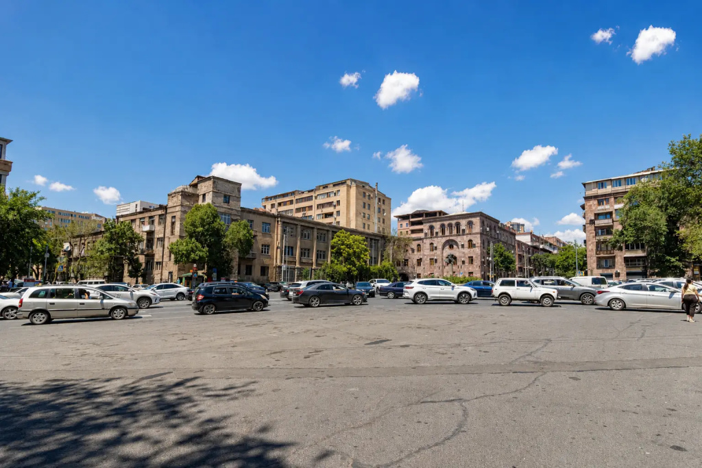 Ploshad Respubliki Apartments