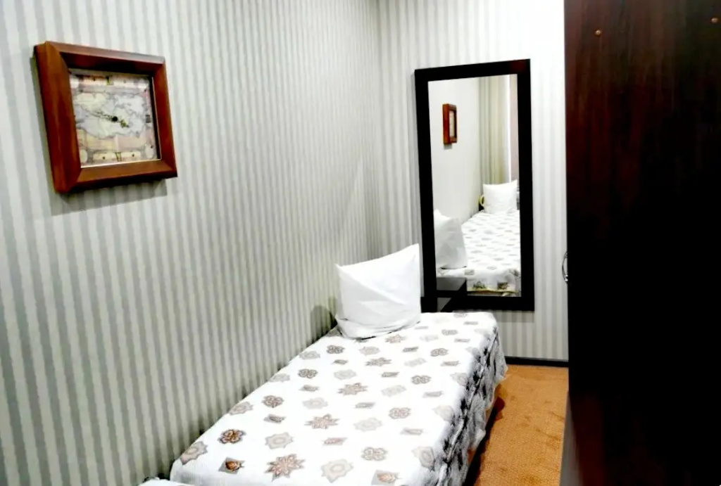 Economy Double room with courtyard view (twin beds)